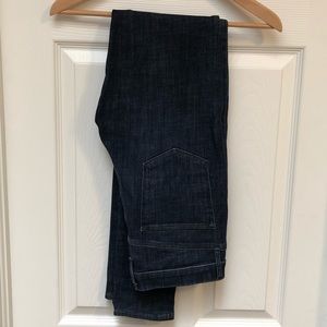 Euc GAP true skinny jeans in dark blue
